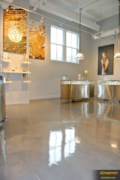 alex-and-ani-retail-store-2-685x1024